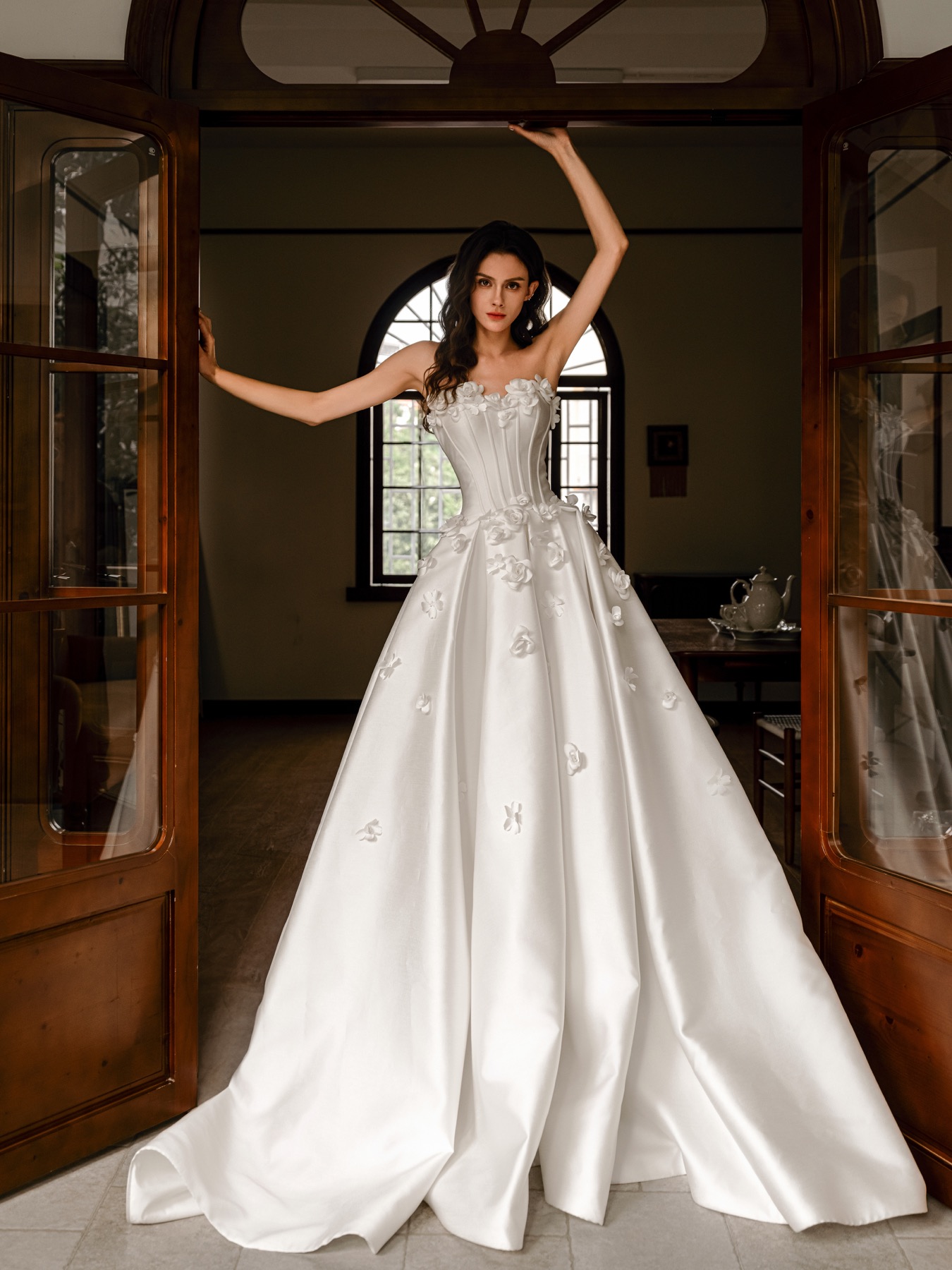 White Lumiér evening gown